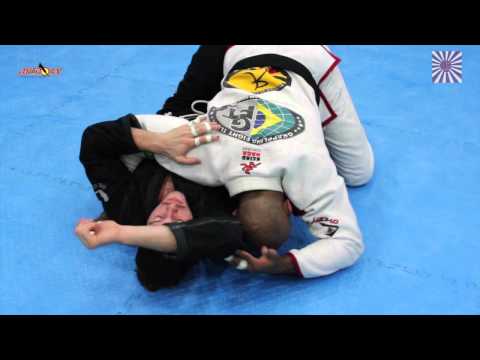 Igor Silva demonstrates sleeve choke from half guard