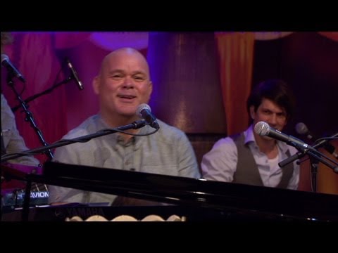 Ingeborg zingt nog één keer 'Door de wind' | Manneke Paul | VTM