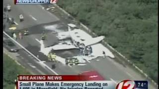 preview picture of video 'Plane lands on Mansfield Hwy'