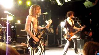 The Darkness Live in Boston - Givin&#39; Up + Stuck in a Rut @ Paradise