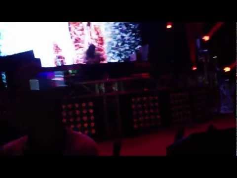 Skrillex drops breaking a sweat live!