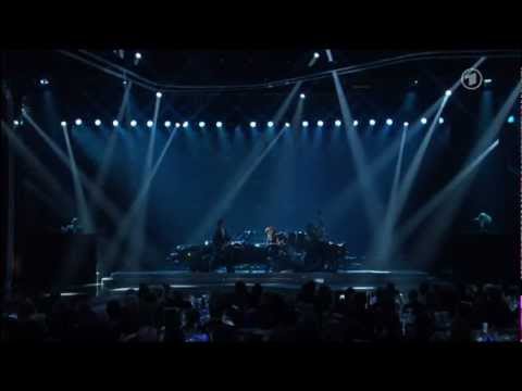 Lady Gaga sings  "Marry The Night" -und erhält den Bambi 2011