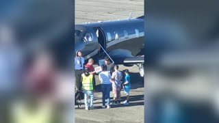 Charles Leclerc atterra a Biella con un volo privato