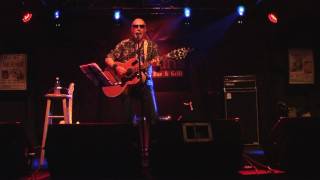 Graham Parker Live "Pull Us Apart" In HD