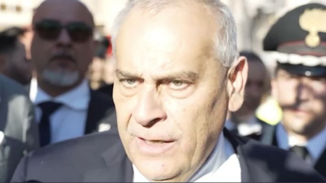 Crollo ai Fori, il prefetto di Roma: "L'operaio sotto le macerie e' vivo"