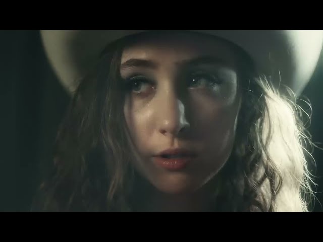 Video zu 'Pink Pony Club' ansehen