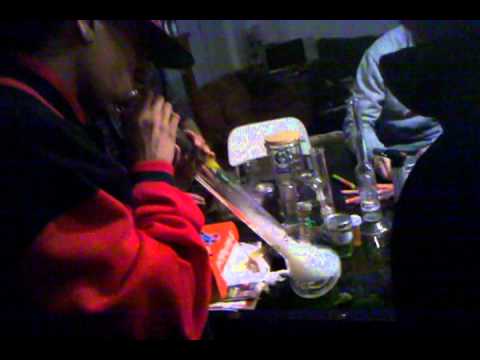 E lowkey Splashy 2times and Yung Ceza bong hits