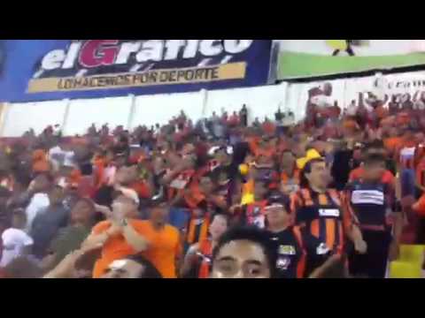 "Aguila 2 marte 1 asi se vivio en El cuscatlan" Barra: Super Naranja - Inmortal 12 - LBC &bull; Club: Club Deportivo Ãguila