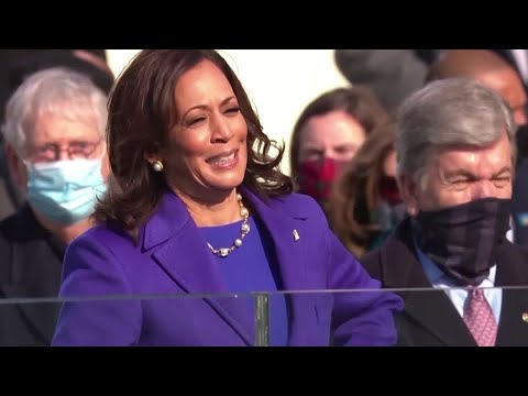 カマラ・ハリス氏、米副大統領に就任 (Kamala Harris is sworn in as U.S. vice president)