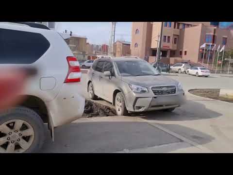 В Якутске очередной водитель припарковался на тротуаре