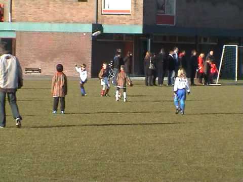 Voetbalwedstrijd DSO F11 -  DWO F7 dd 14-2-2009 deel 1