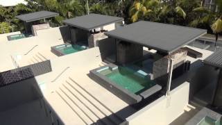 preview picture of video 'Port Douglas Coconut Grove Room Tour Penthouse Suite'