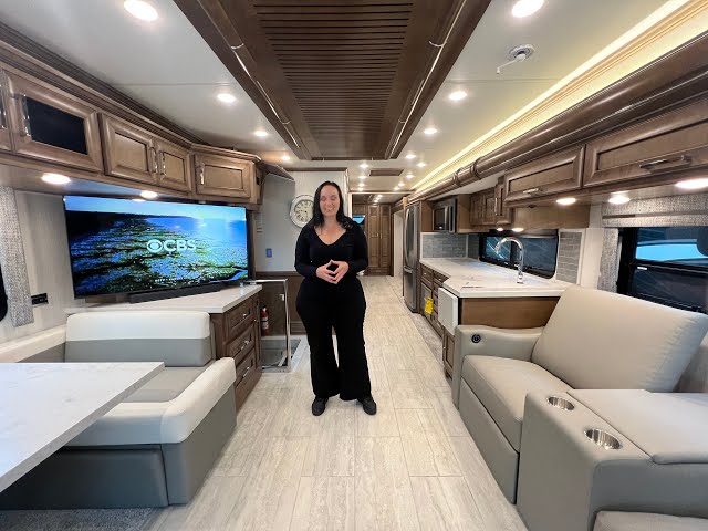 Preview image of 2024 Newmar Super Star 4061 (17N232021) youtube video