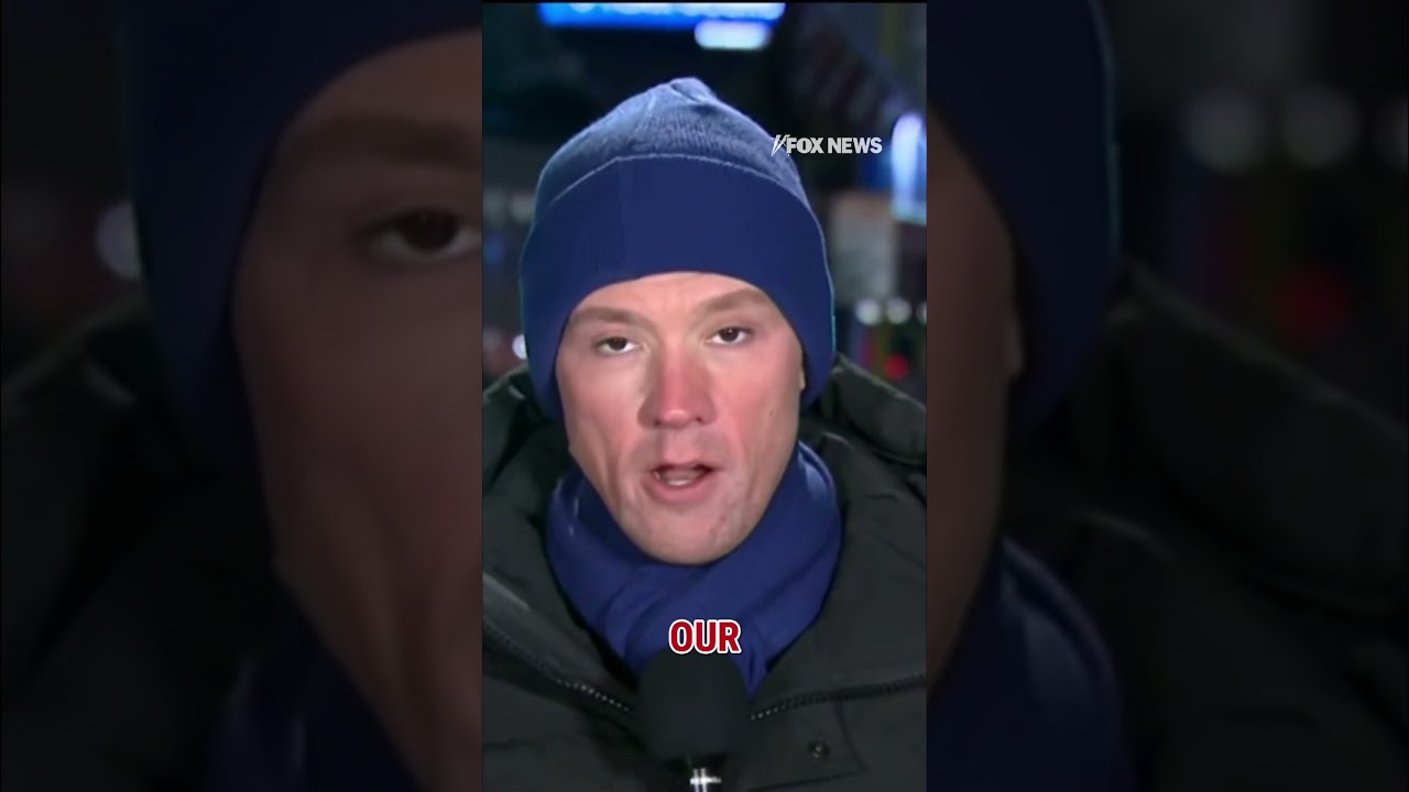 WATCH: Anti-ICE protesters surround hotel allegedly holding federal agents #foxnews #news #us #fox