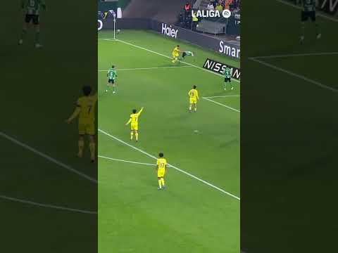 Tuvo el 0-1 Mikau. Gran intervención del meta local. #RealBetisVillarreal || #LaLigaHighlights