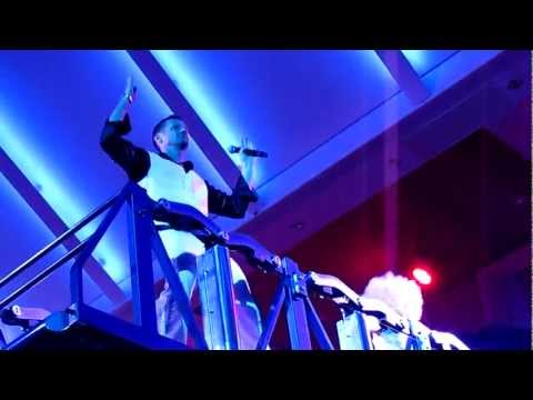 2011-09-21 (7):  Cruise Day 05 - 1970s Street Party!