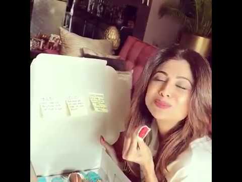 SHILPA SHETTY | Sunday Masti | SOME AMAZING DESERTS, CAKE POPS AND GOOEY CREAM filled butter COOKIES