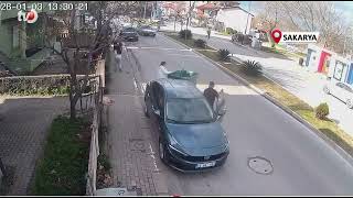 Fırtınanın Savurduğu Çöp Konteyneri Park Halindeki Araca Çarptı