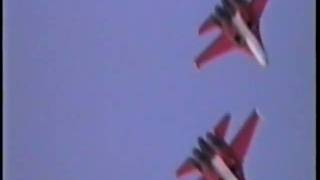 preview picture of video 'Авиашоу в Воркуте - полёты Су-30 над городом 10.09.2001г.mpg'