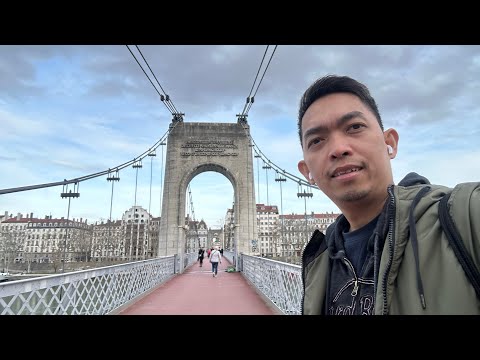 Place Bellecour Stroll: Discover Lyon's Charm with a Picturesque Walk