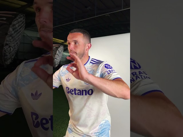 Vídeo relacionado con Hy-Pro Bufanda oficial del Aston Villa F.C. Diseño de rayas, bufanda para aficionados con la icónica marca del club