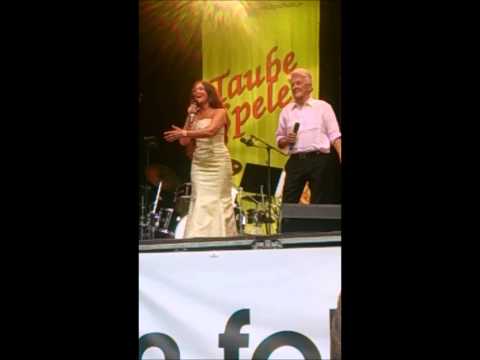 Sven Bertil Taube och Anna Lotta Larsson - Ellinor dansar på Stockholm Folk Festival 2014