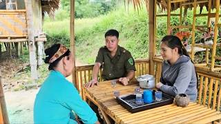 The old woman was surprised to see Officer Nam appear at Vọng's house