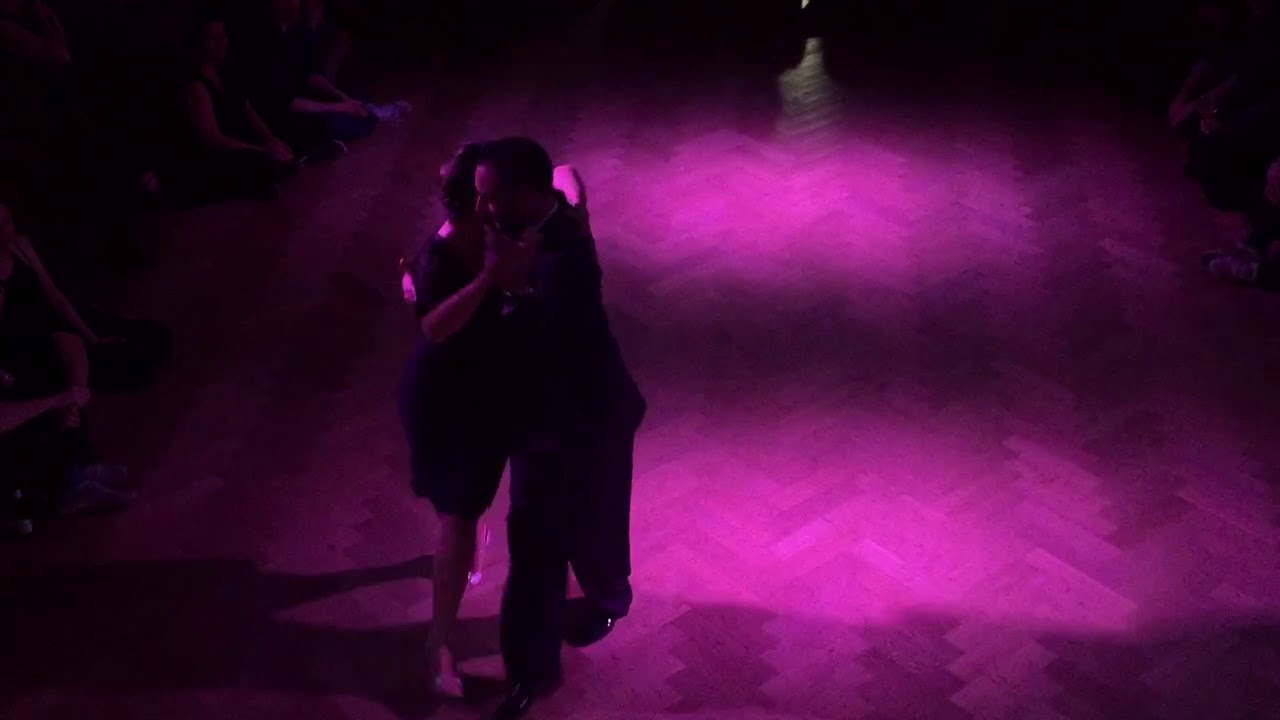 Video thumbnail for Fausto Carpino y Stephanie Fesneau bailan un tango "Rendido" de Francisco Lomuto