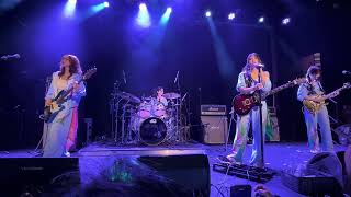 Download lagu QWER ‘Ferris Wheel’ Rockation live in Brooklyn New York 큐더블유이알 251031 4K mp3