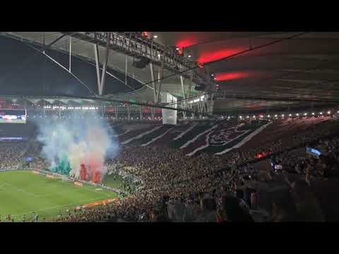 Bandeirão do Fluminense Cobre o Setor Sul do Maracanã 