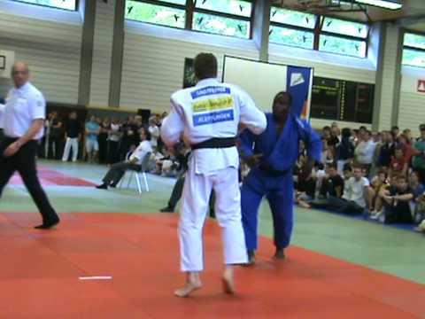 [-100kg] Fabius Igor Mbakom Tchiengang (CMR) vs. Dino Pfeiffer (GER)