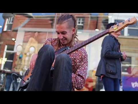 Red Hot Chilli Peppers - Can't Stop 🌶 Dr Funk Slap Bass Cover (Busking Sessions 📍 Newquay)