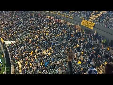 La Hinchada de penarol Abandona con Millonarios