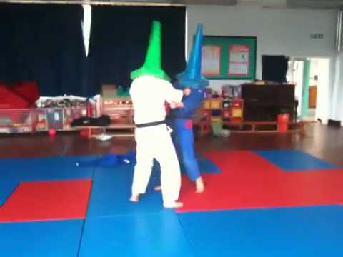 Two coneheads do judo
