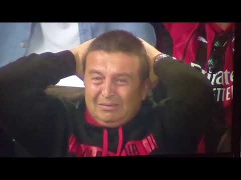 Tifoso piange durante Liverpool Ac Milan Champions League 2021/2022
