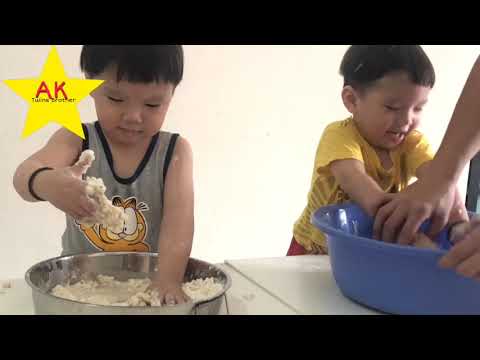 Twins- Aiden Kingsley 在家里学习拿筷子oh!🥢👬