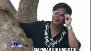 Download lagu SIAPAKAH GADIS ITU - JOHN SAMUD mp3