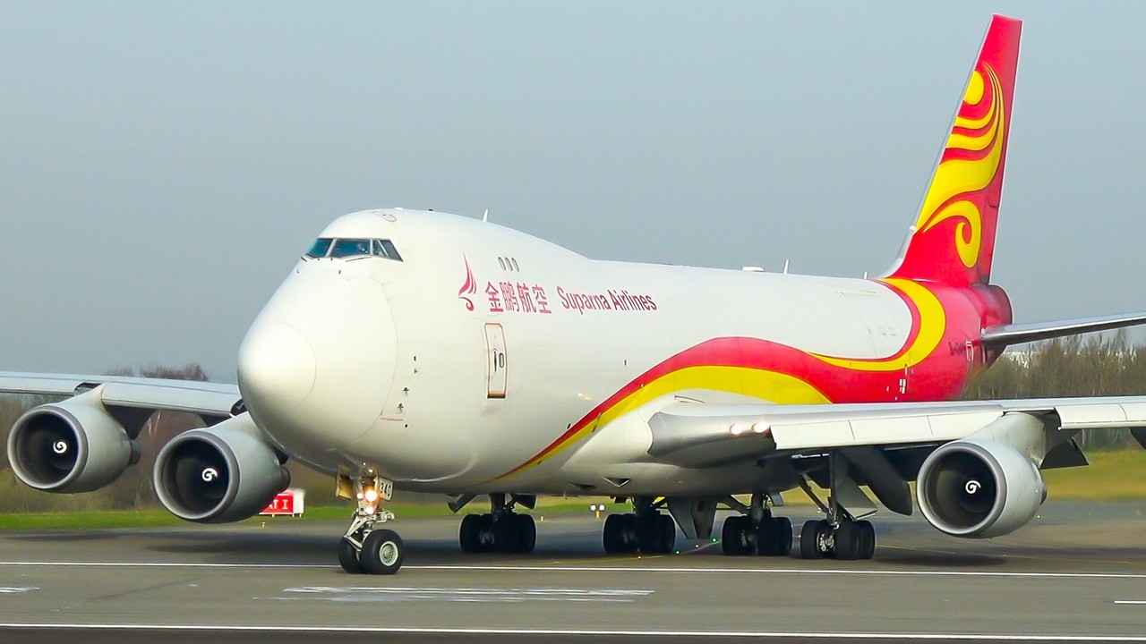 60 MINUTES PURE AVIATION - Boeing 747 only! Red B747, Departure, Landing ... (4K)