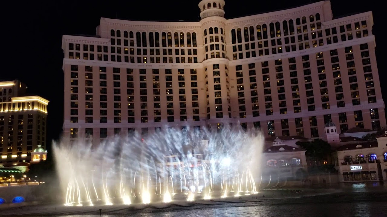Game of Thrones Water Show at Bellagio in Las Vegas. Brand New. #ForTheThrone - YouTube