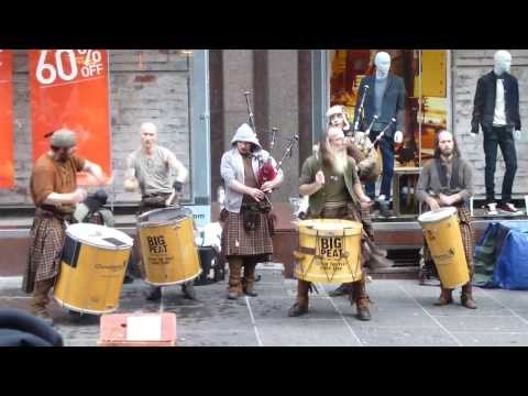 Clanadonia, street performance