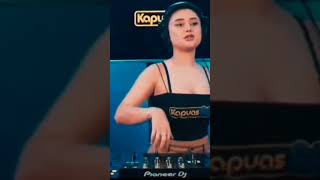 Download lagu DJ Devil inside me - Remix Breakbeatviral full  bass Terbaru 2022 dj ayudia putri #dj #short #shorts mp3