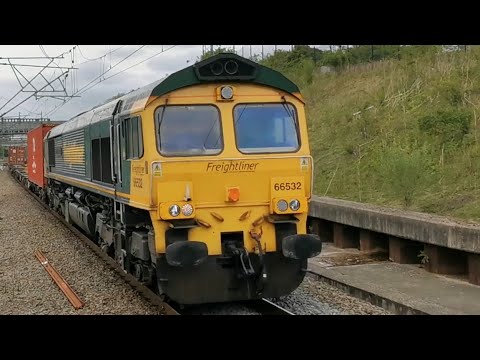 Freightliner Class 66 66532 'P&O Nedlloyd Atlas' with Southbound Intermodal @ Milton Keynes 28/4/22