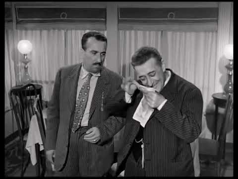 Totò, Peppino e la... malafemmina - scena del ristorante   #totò #peppinodefilippo