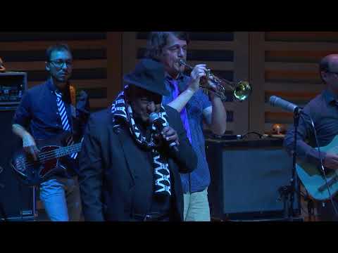 Girma Bèyènè & Akalé Wubé - Feqer Endè Krar