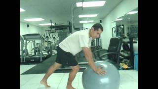 preview picture of video 'Como hacer ejercicio en el trabajo - tablilla/plank con una silla - BurnedIt Fitness Center'