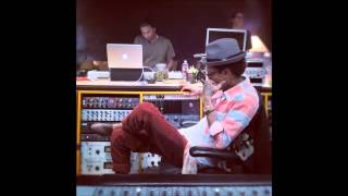 Wiz Khalifa feat. Pharrell - Rise Above (O.N.I.F.C)