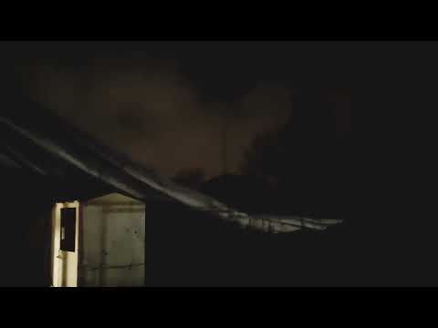 SPORTSHAL BLÆST I STYKKER I STORMVEJRET