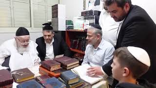 ראש הישיבה הרב ברגמן בביקור של איש התקשורת ינון מגל אצלו: אצלי בישיבה מתפללים על החטופים כל יום...