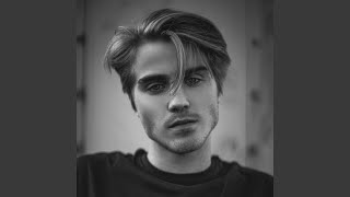 Jongens Huilen Ook, Toch? Lyrics English Translation