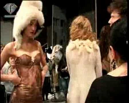 fashiontv | FTV.com - VALERIA MARINI BACKSTAGE FW MILAN FALL\WINTER 2006\2007